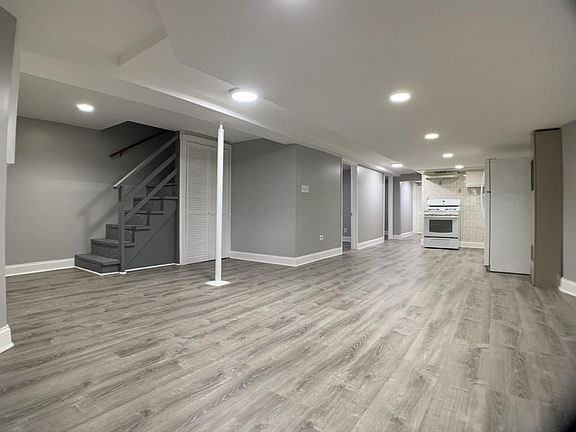 3rd image of 2321 N Sacramento Ave #B