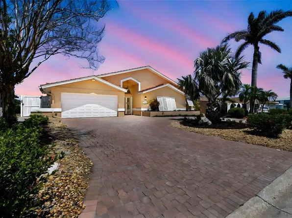 17 Bellevue Dr, Treasure Island, FL 33706