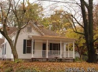 523 Pearl St, Godfrey, IL 62035