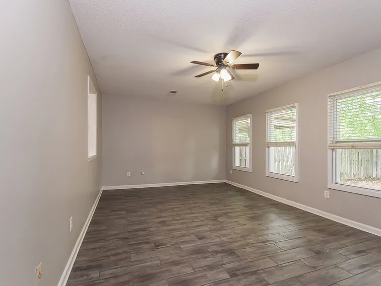 7189 Atterbury Cir W — Photo 4