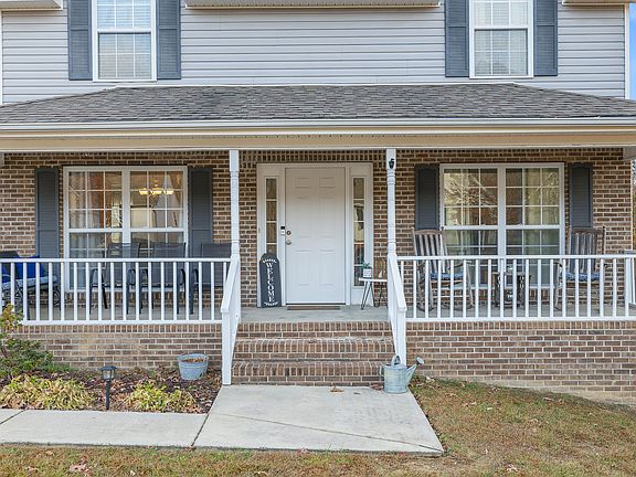 3rd image of 55 Elaine Dr