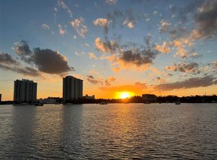2910 Point East Dr APT M511, Aventura, FL 33160
