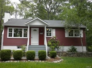 7 Ridgeway Ter, Ridgefield, CT 06877