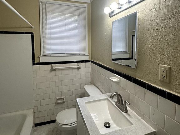 5th image of 3054 McQueen St APT B