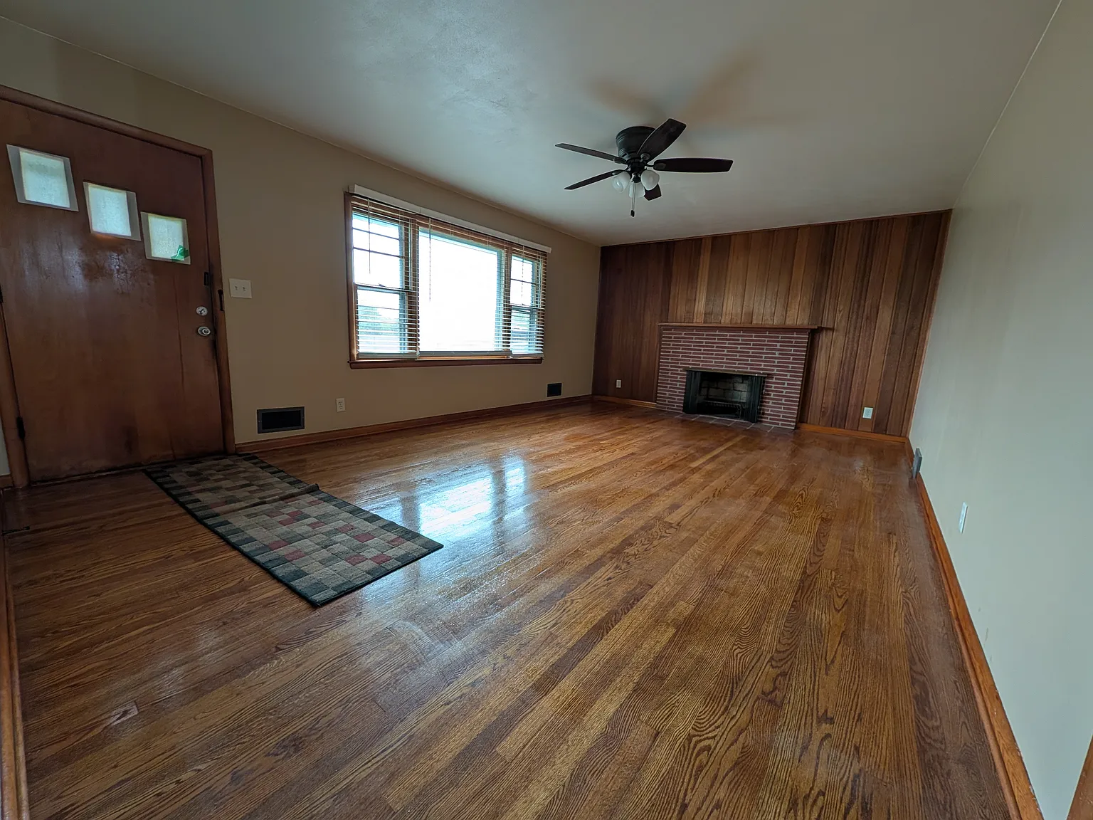3 bed, 1.5 bath, 1144 sqft, $1,800 — Photo 2