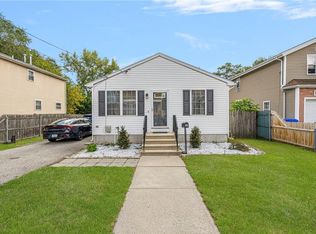 20 Thomas Ave, Pawtucket, RI 02860