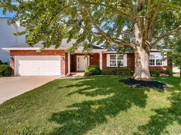 1209 Quiet Woods Dr, Saint Peters, MO 63376