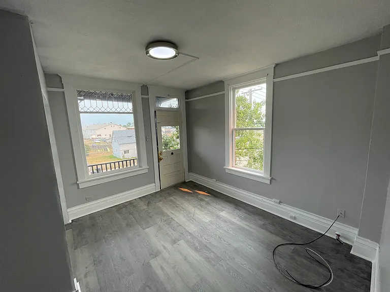 Has private balcony and closet