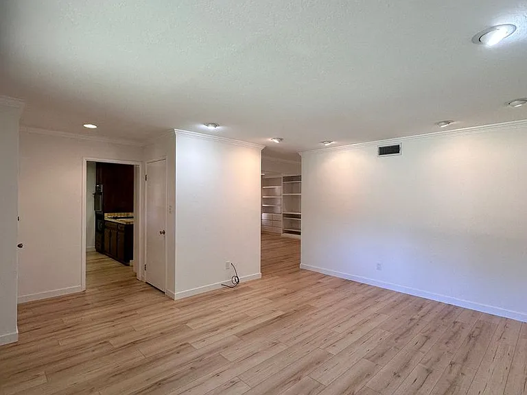 927 Acacia Ln — Photo 4
