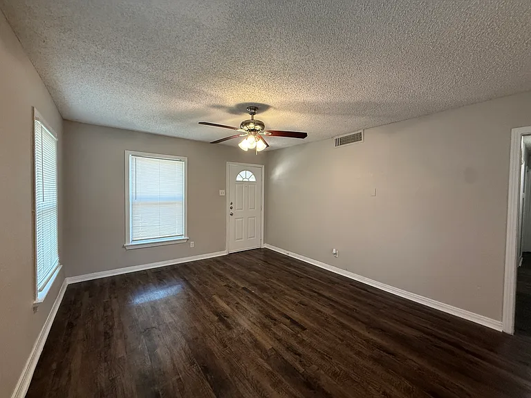 1912 Williams Dr — Photo 4
