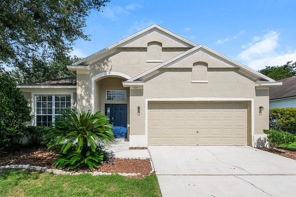 3 bed, 2.0 bath, 1756 sqft, $2,600 — Photo 1