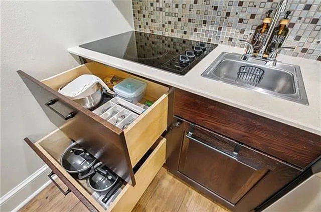 2 bed, 1.5 bath, 795 sqft, $1,995 — Photo 3