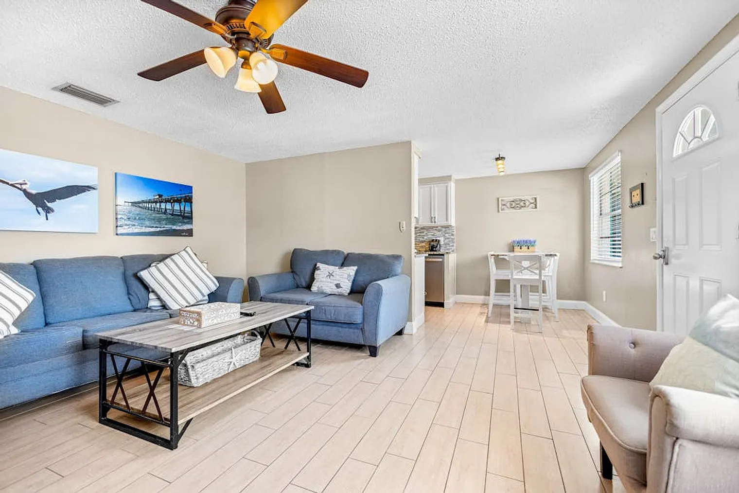 2 bed, 2.0 bath, 861 sqft, $2,154 — Photo 3