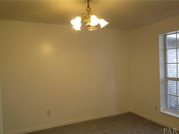 5th image of 412 Bay Oak Dr