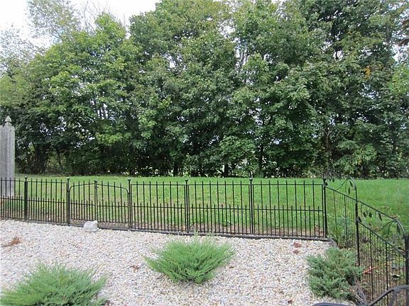 2nd image of 28 Ziemke Farm Ln