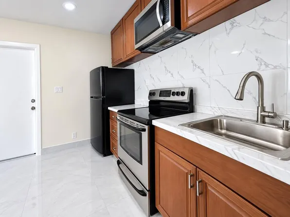 930 NE 52nd Ct, Pompano Beach, FL 33064