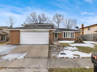 3 Rich Ct, Park Forest, IL 60466