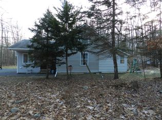 3216 Tulip Ln, East Stroudsburg, PA 18302