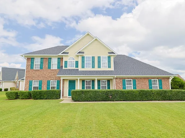 1945 Caviness St, Fayetteville, NC 28314