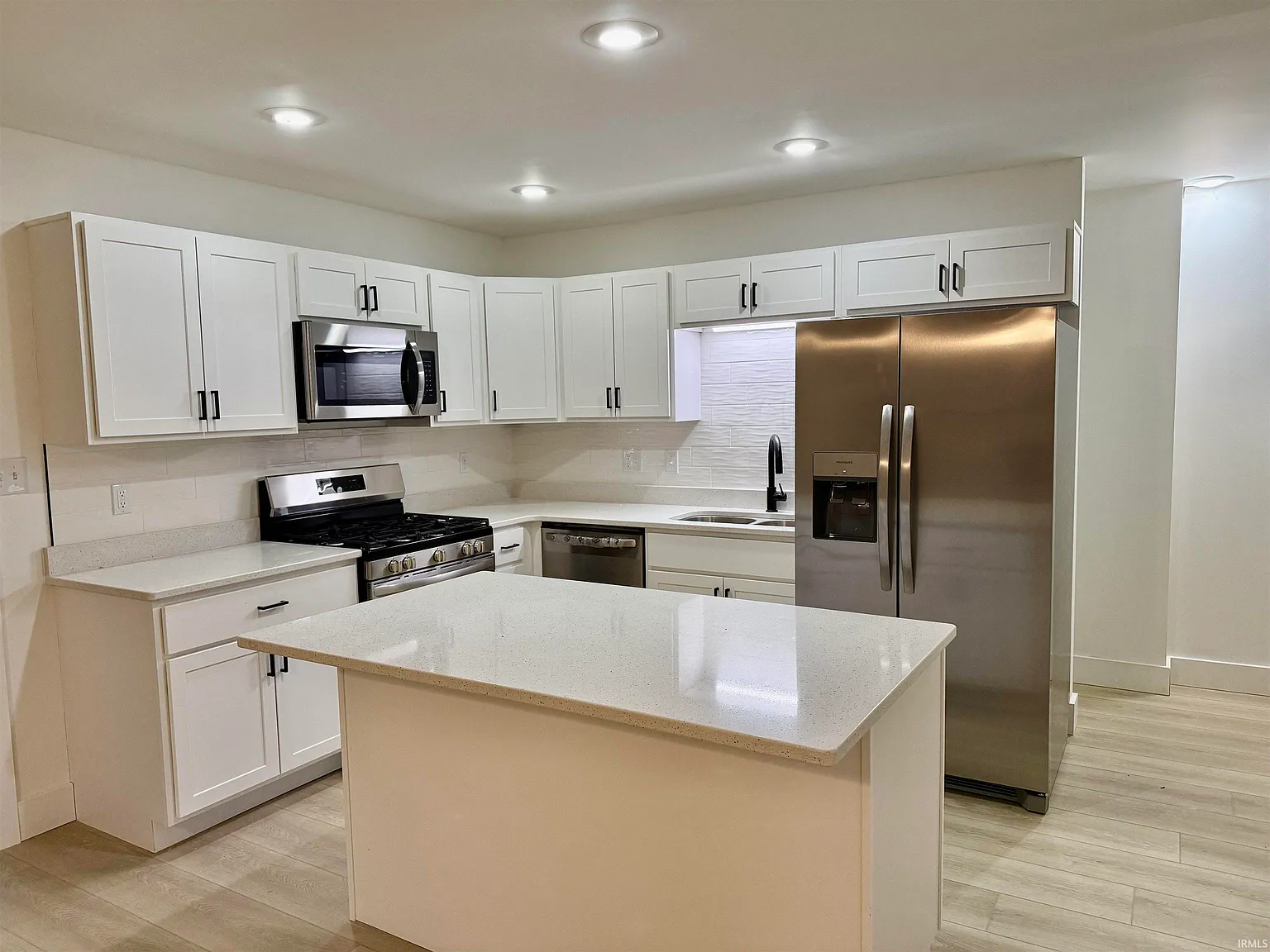 3 bed, 2.0 bath, 1265 sqft, $2,100 — Photo 3