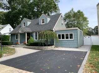 59 Pacific St, Massapequa Park, NY 11762