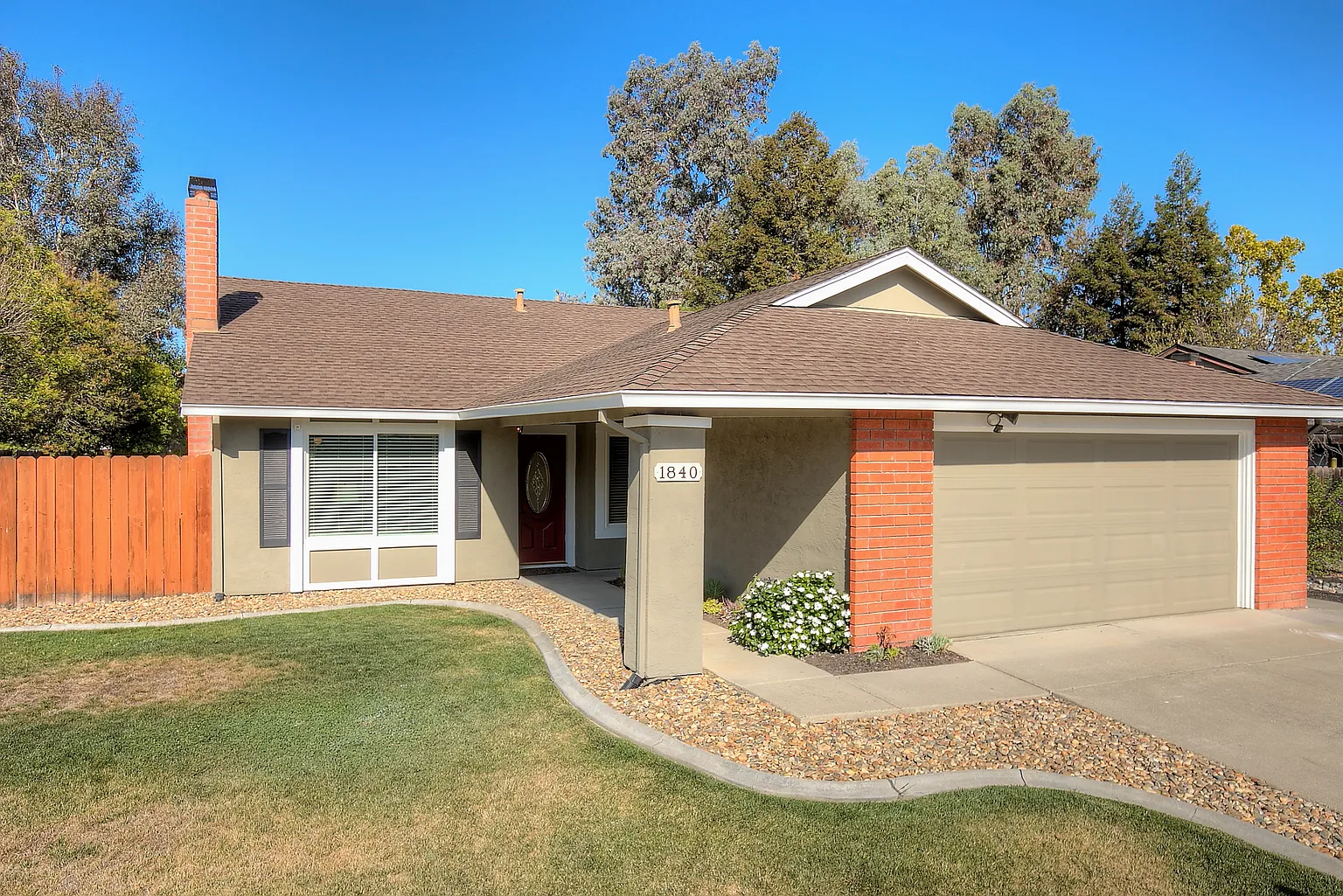1840 Carnation Cir photo 1