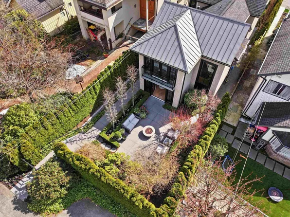 1230 Esquimalt Ave, West Vancouver, BC V7T 1K3