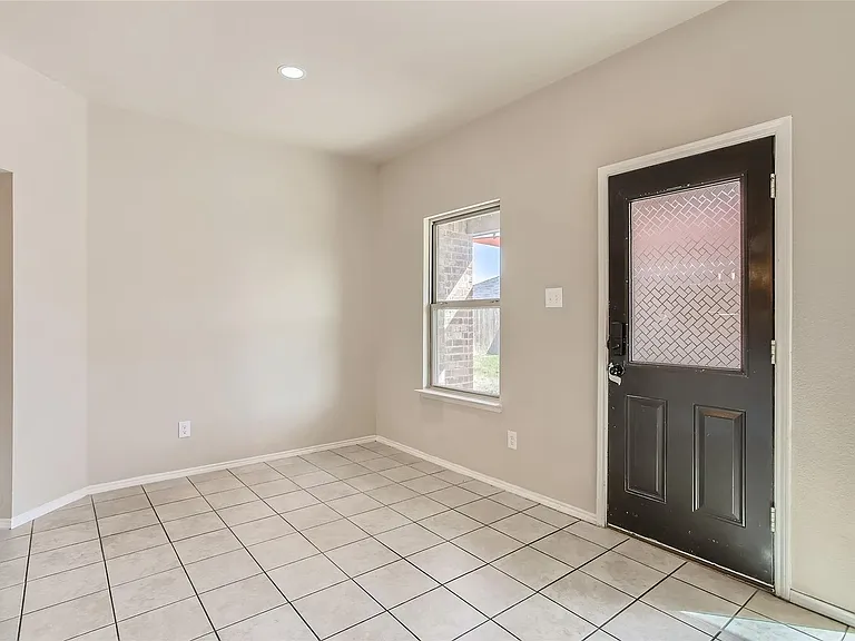 503 Hawthorn Dr — Photo 14