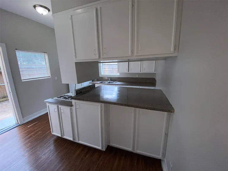 1517 Summer St — Photo 13