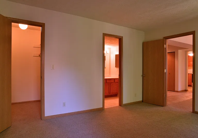 Lake Candlewood Apartments — Photo 36