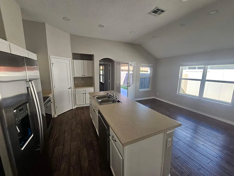 2608 Alamo St — Photo 8