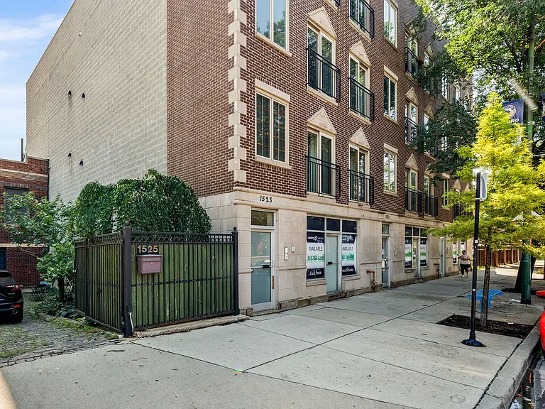 1523 N Ashland Ave #3 — Photo 2