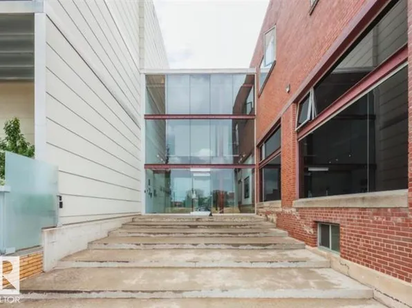 10309 107th St NW, Edmonton, AB T5J 1K3