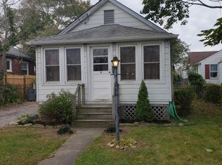 8 Charles St, Bay Shore, NY 11706