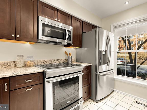 5th image of 2038 Derby Ridge Ln #3-5