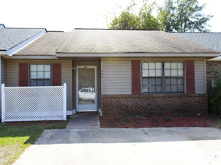 426 Westcliff Cir — Photo 1