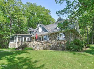 907 Twin Lakes Rd, Shohola, PA 18458