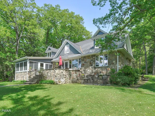 907 Twin Lakes Rd, Shohola, PA 18458