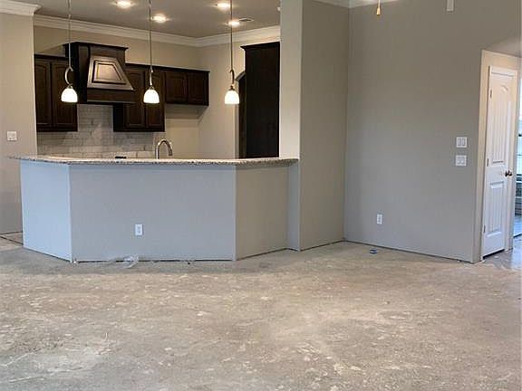 3rd image of 8921 Hillview Dr