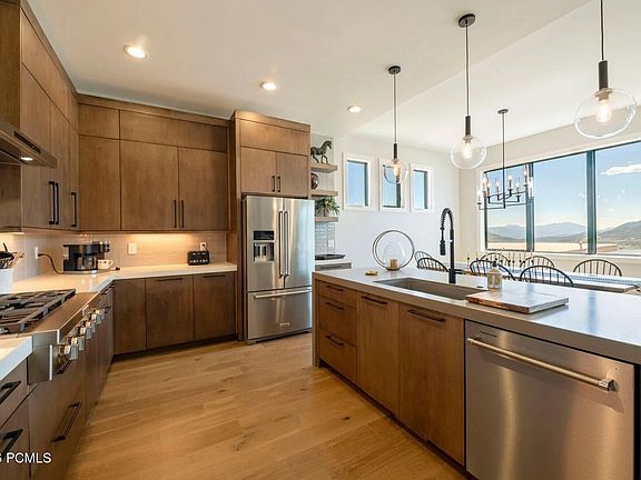 4th image of 878 E Miner Way #27