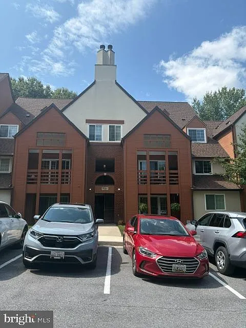 4952 Columbia Rd #1