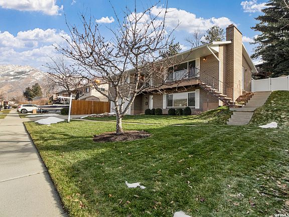 3rd image of 2436 E Catalina Dr