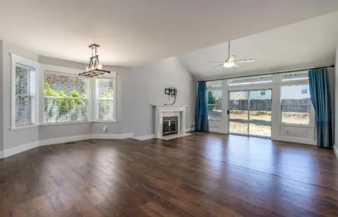 3 bed, 2.5 bath, 1945 sqft, $2,850 — Photo 3
