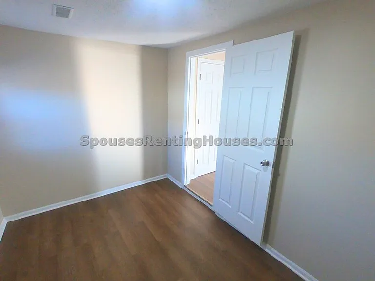 909 S Lebanon St — Photo 8