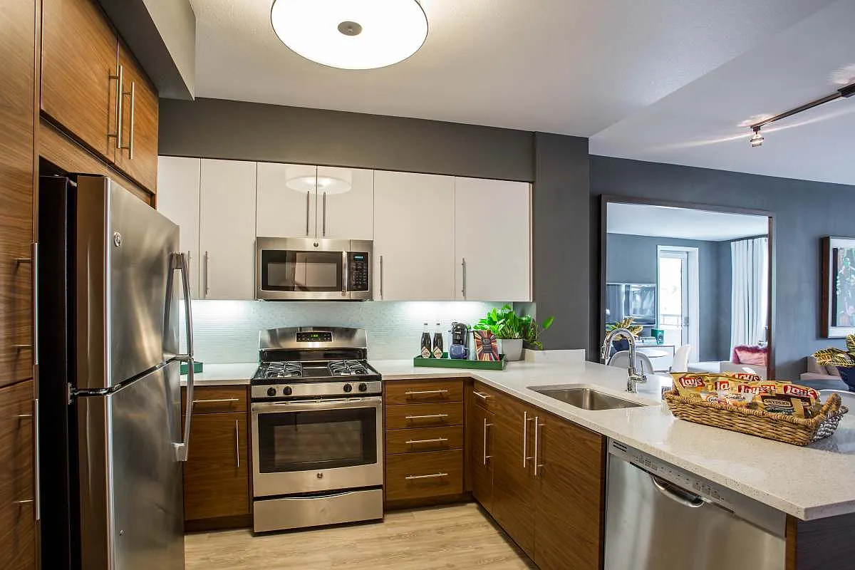 Franklin 299 Apartments — Photo 1