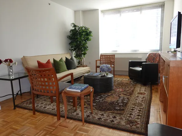 1500 Lexington Avenue image 1 of 18