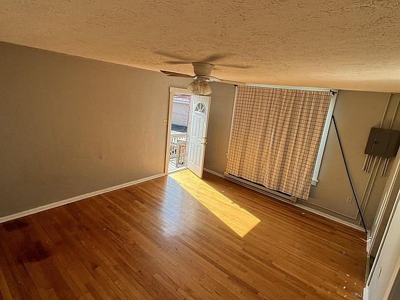 4th image of 44 S Loudoun St #9