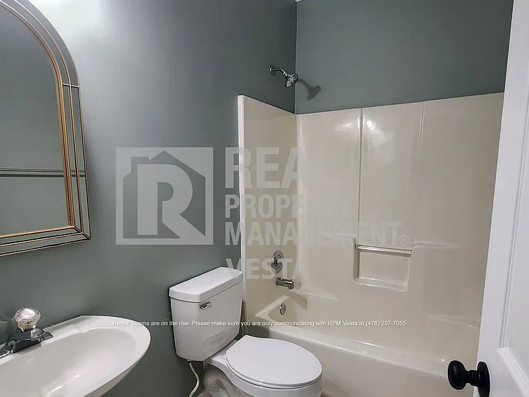 1038 Walnut St — Photo 10