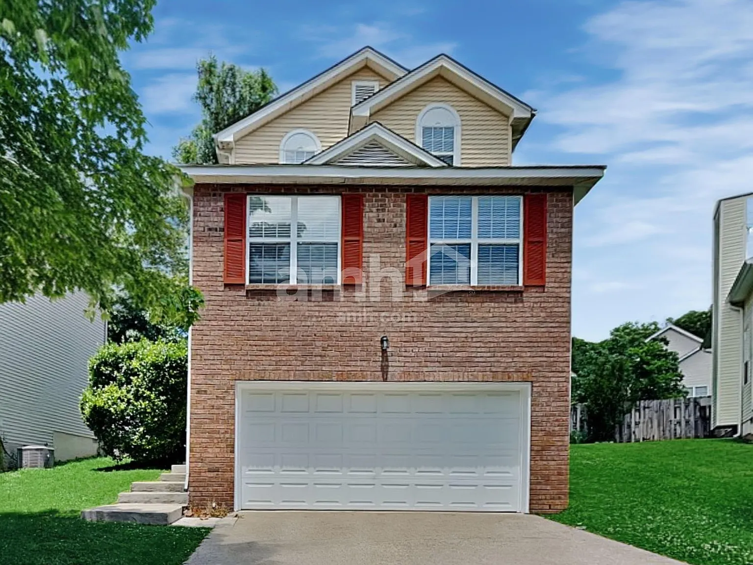 4 bed, 3.0 bath, 2113 sqft, $2,570 — Photo 1