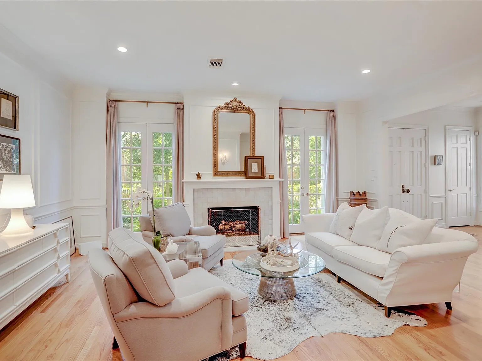3 bed, 4.5 bath, 3230 sqft, $8,700 — Photo 3